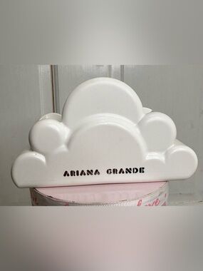 Ariana Grande Cloud Perfume Stand Holder